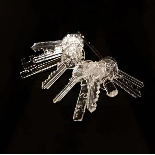 Taysir Batniji, Sans titre, 2007-2014, trousseau de cles en verre