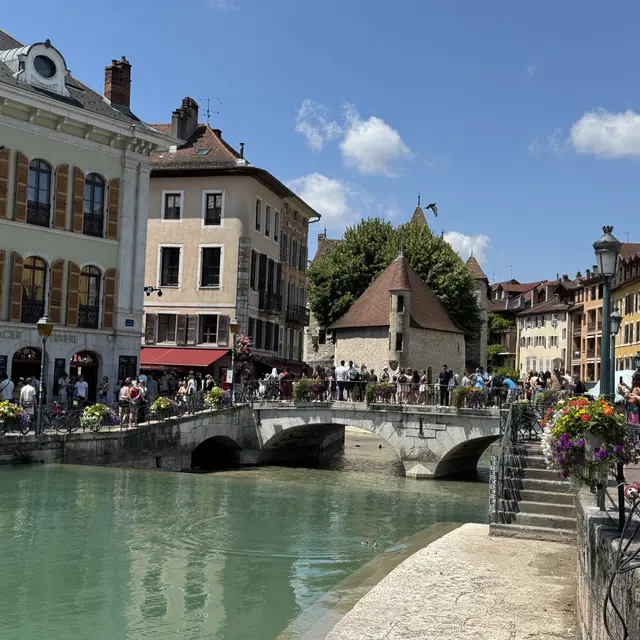 Visite_guidée_ville_d'Annecy_Poudre_d'Escampette.JPG