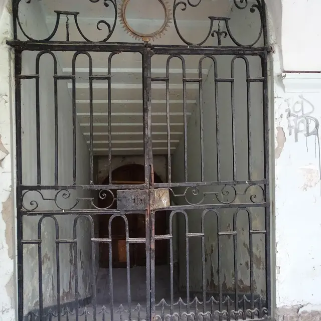 Grille d'entrée du collège des jésuites