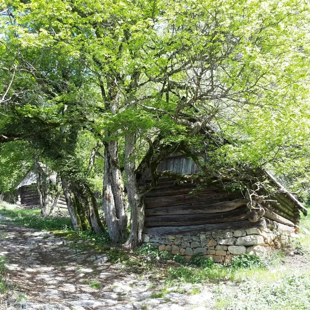 Les tours Saint-Jacques - les chalets de la Figlia
