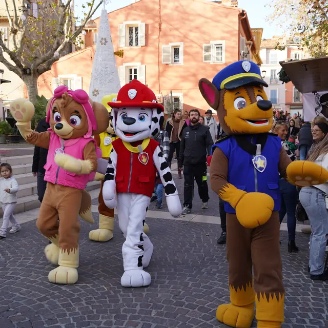 Déambulation de mascottes_Fréjus