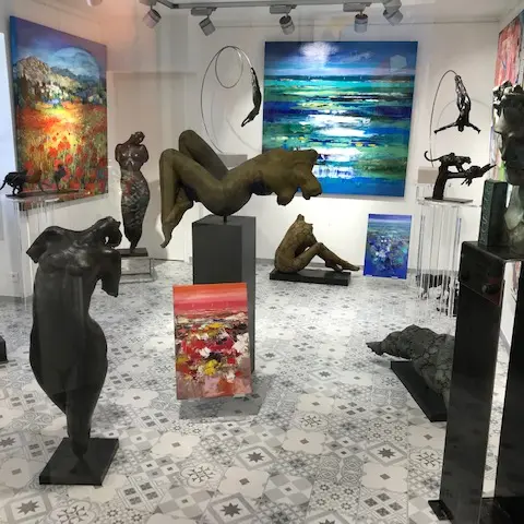 Lagalery Fine Arts