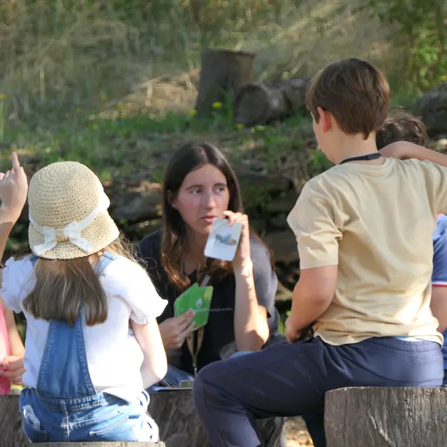 Activité enfant Les mains dans la terre_Rayol-Canadel sur Mer