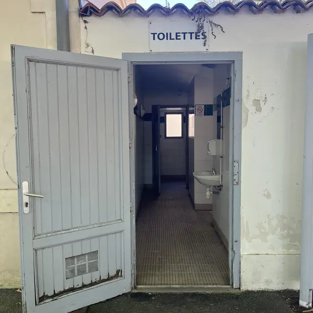 Toilettes publiques - Place de la République_Saint-Martin-de-Ré