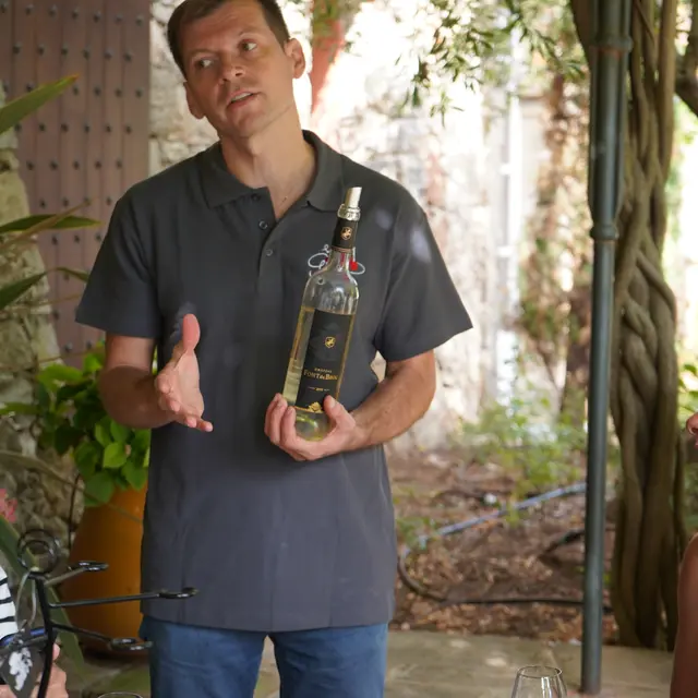 Grape expert guide