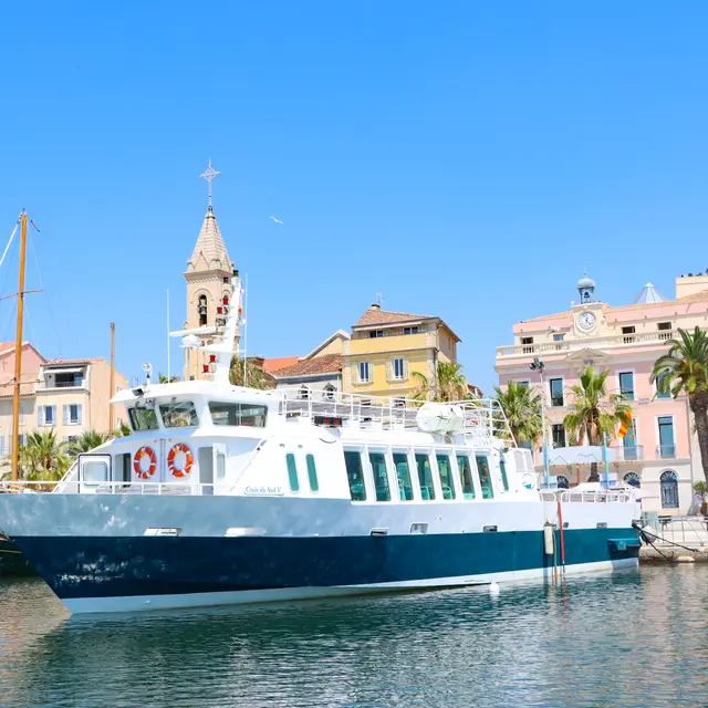 Croix du Sud V - Accueil à quai_Sanary-sur-Mer