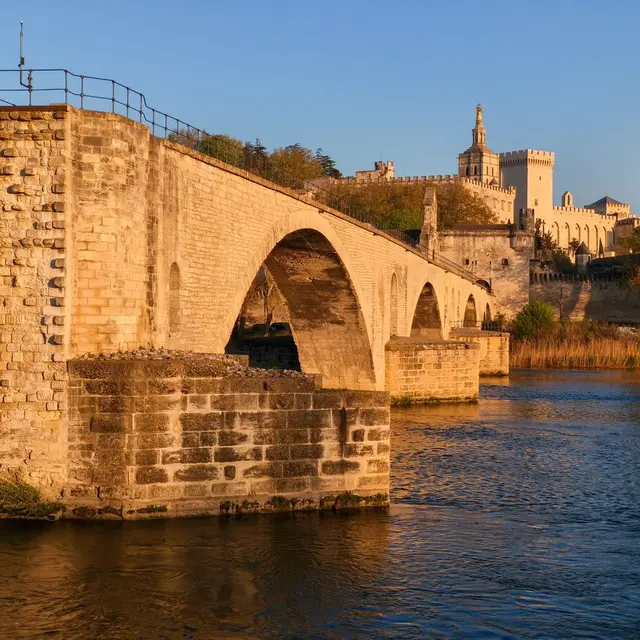 A la découverte du Palais des Papes et du Pont Saint-Bénezet_Avignon