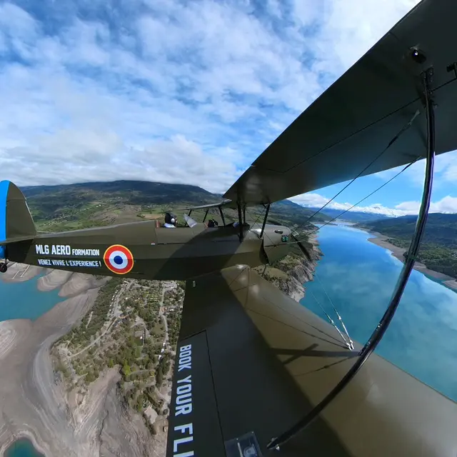 Au détour d'un vol dur le lac