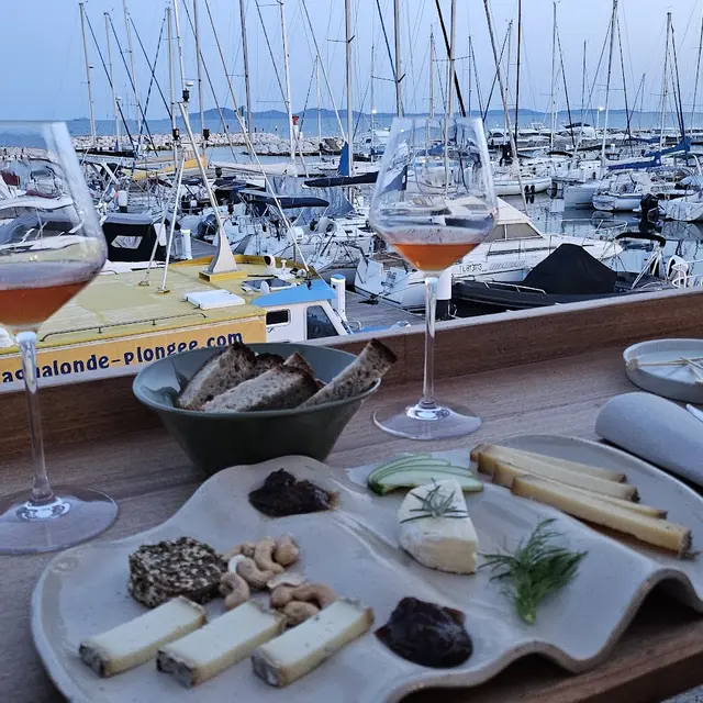 Le Canevas - Café brunch, bar à vin et tapas