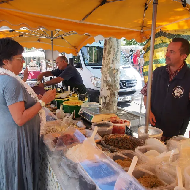 Marché provençal Fontvieille