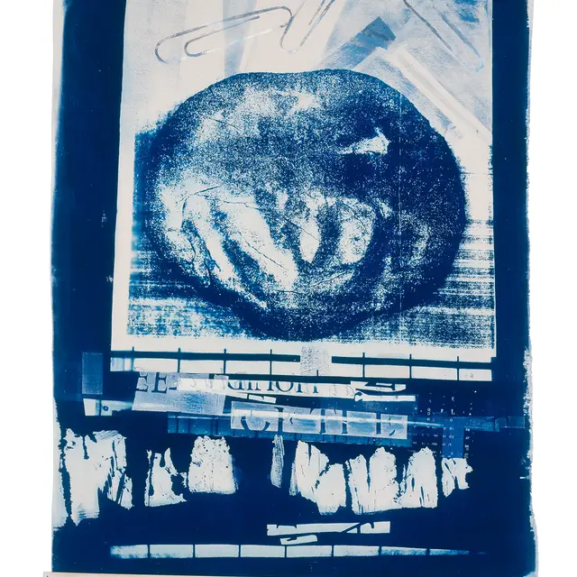 Alison Knowles, The Dnieper at the Black Sea, 1992 Cyanotype avec acrylique, encre, crayon gras et crayon sur tissu