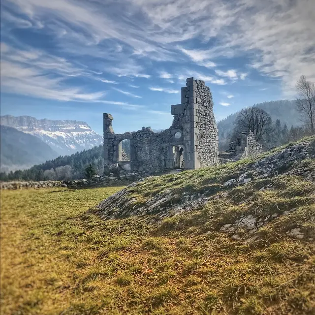 Ruines du Château de Montbel - St Pierre d'Entremont