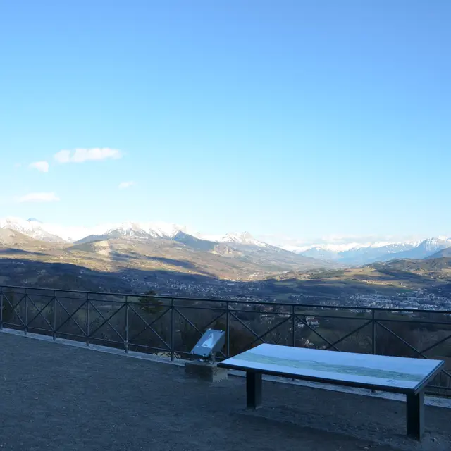 Terrasse de la Maison du Parc national des Ecrins