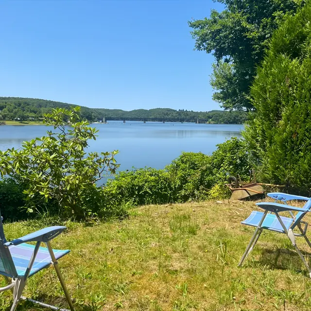 Les pieds dans l'eau**_Lacapelle-Viescamp