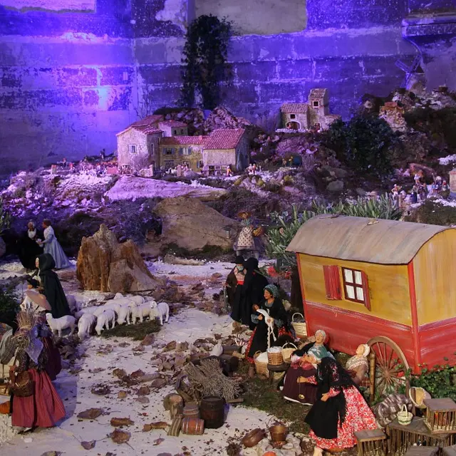 Grande crèche provençale  et marché de Noël des artisans de l'église des Célestins_Avignon