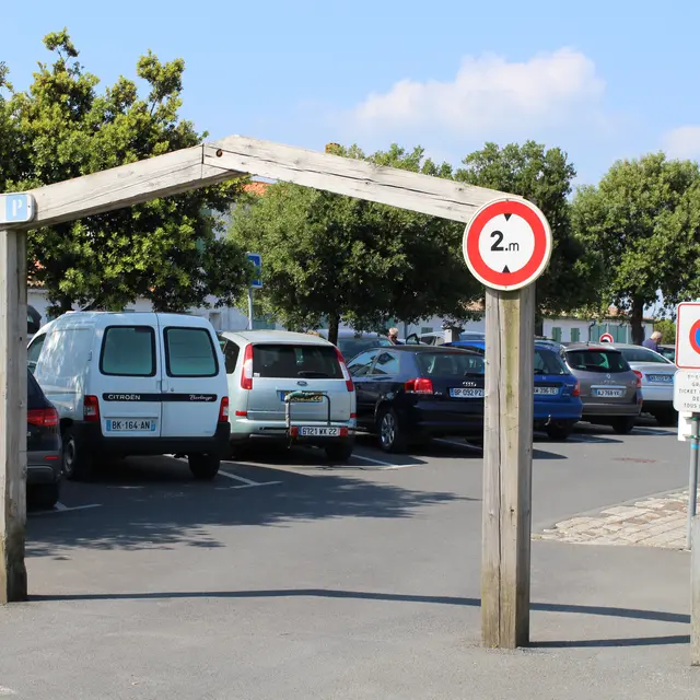 Entrée du parking du port d'Ars-en-Ré