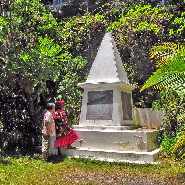 Le monument à Tataio et Taniela