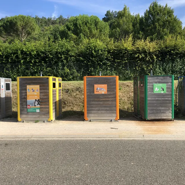 Bornes de tri Village_Montastruc