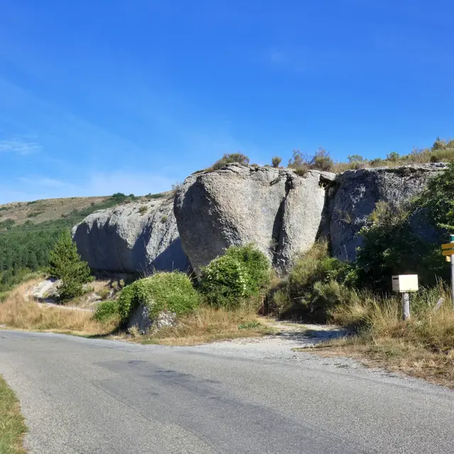 Le rocher de la Baleine_Saint-Geniez
