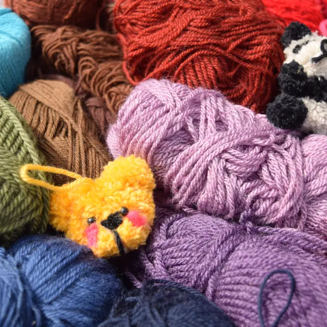 Atelier porte-clef ours pompons_Entremont-le-Vieux