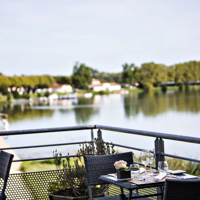 Terrasse_Le-Moulin-de-Moissac