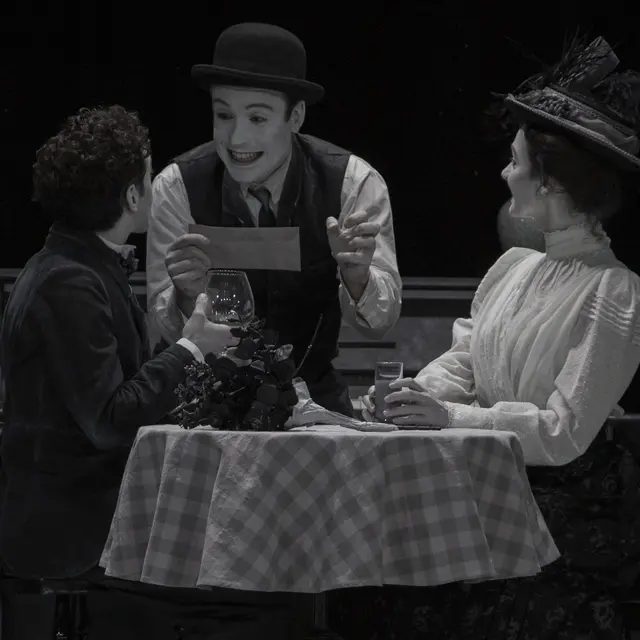 Théâtre en noir et blanc - Smile_Unieux