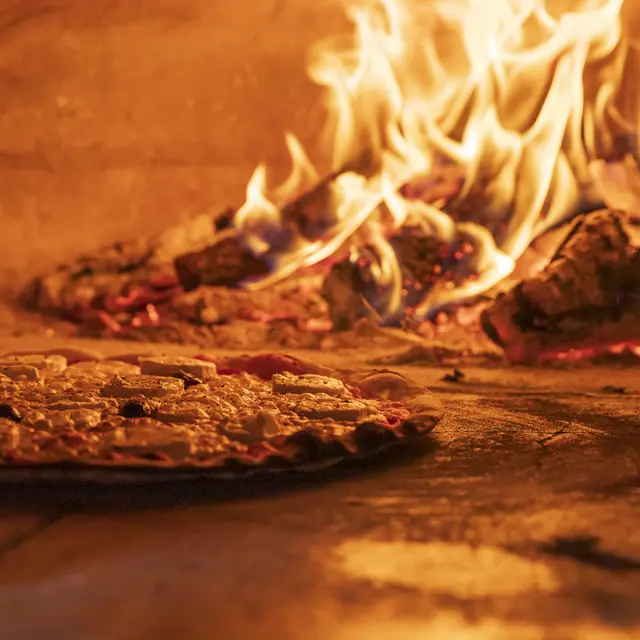 Pizza au feu de bois
