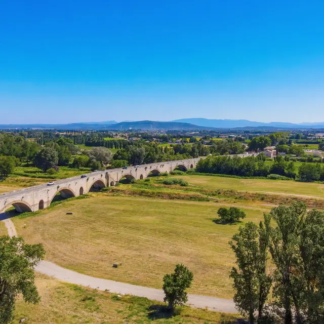 Le Pont sur le Rhône entre Lamotte du Rhône et Pont Saint Esprit