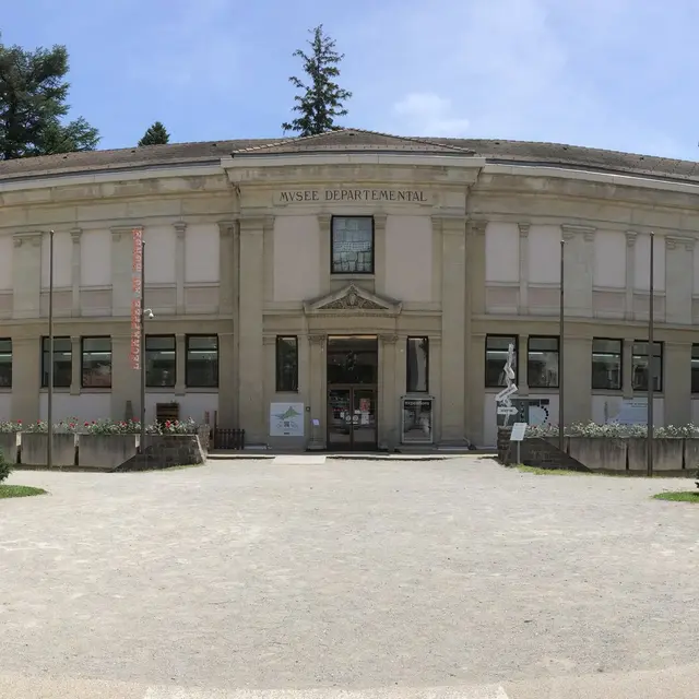 Musée Muséum départemental extérieur 1