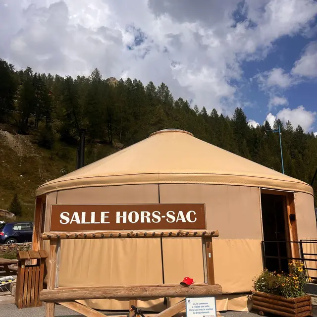 Yourte - Salle Hors-sac_Isola 2000