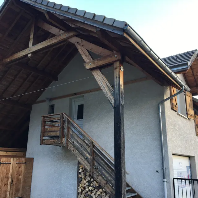Le gîte et son stationnement