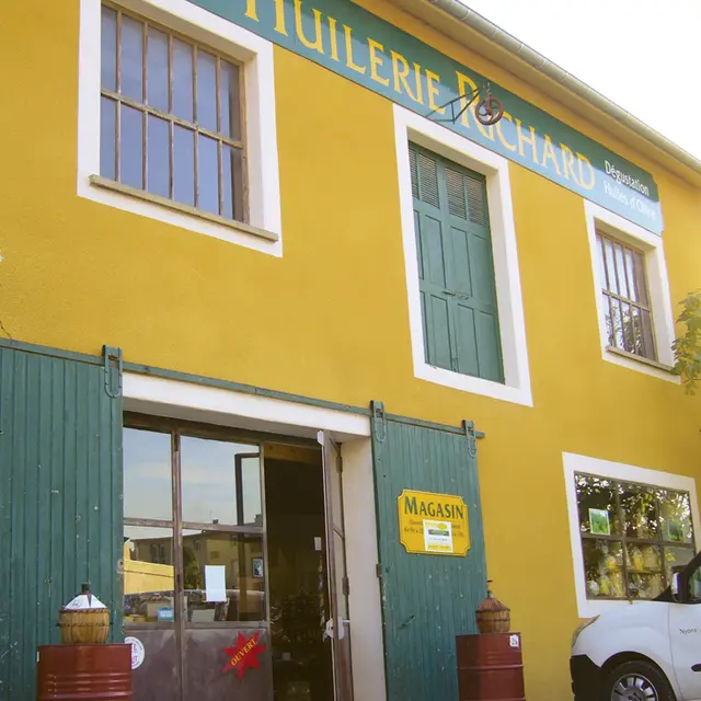 Facade du moulin de Nyons