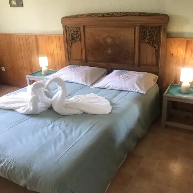 Chambre et coin salon