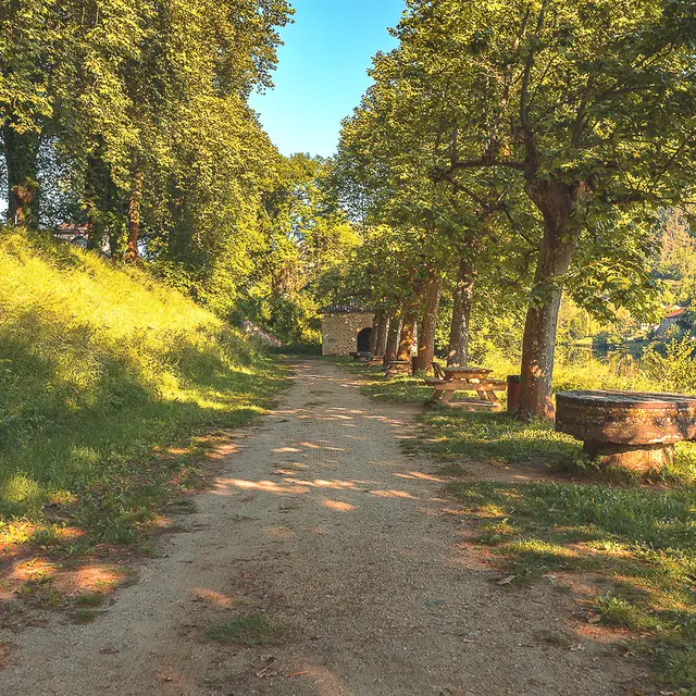 Aire de pique-nique du Lavoir_Saint-Antonin-Noble-Val