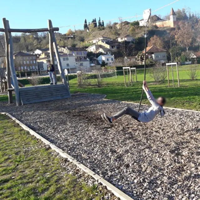 Aire de jeux et de pique-nique de Bourret
