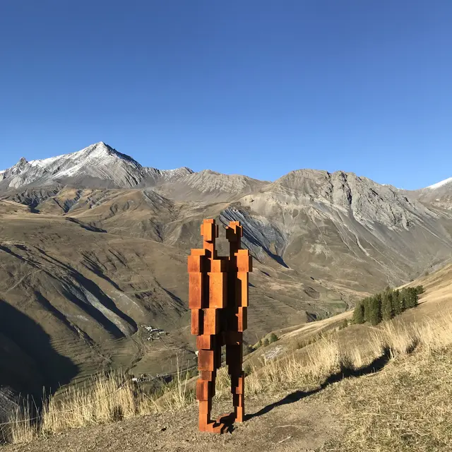La Statue SITE en haute de l'Aiguillon au Pays de la Meije