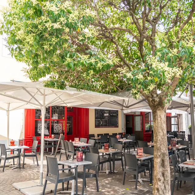 Devanture Bar O'Cardinal's