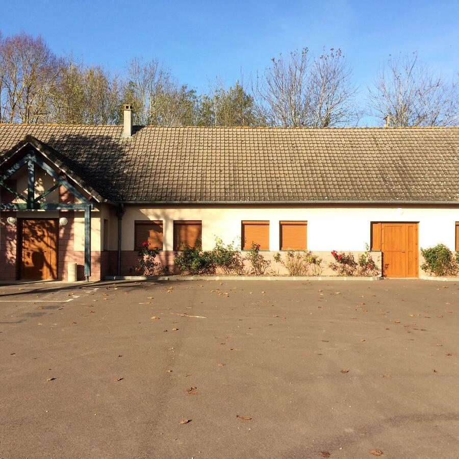 Salle communale MB. CHÉRON parking