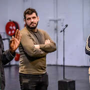RENCONTRE AVEC LES JOURNALISTES ETIENNE HUVER ET JEAN-BAPTISTE RENAUD : AUTOUR DU SPECTACLE PIÈCE D’ACTUALITÉ N°17 RENCONTRE AVEC LES JOURNALISTES ETIENNE HUVER ET JEAN-BAPTISTE RENAUD : AUTOUR DU SPECTACLE PIÈCE D’ACTUALITÉ N°17