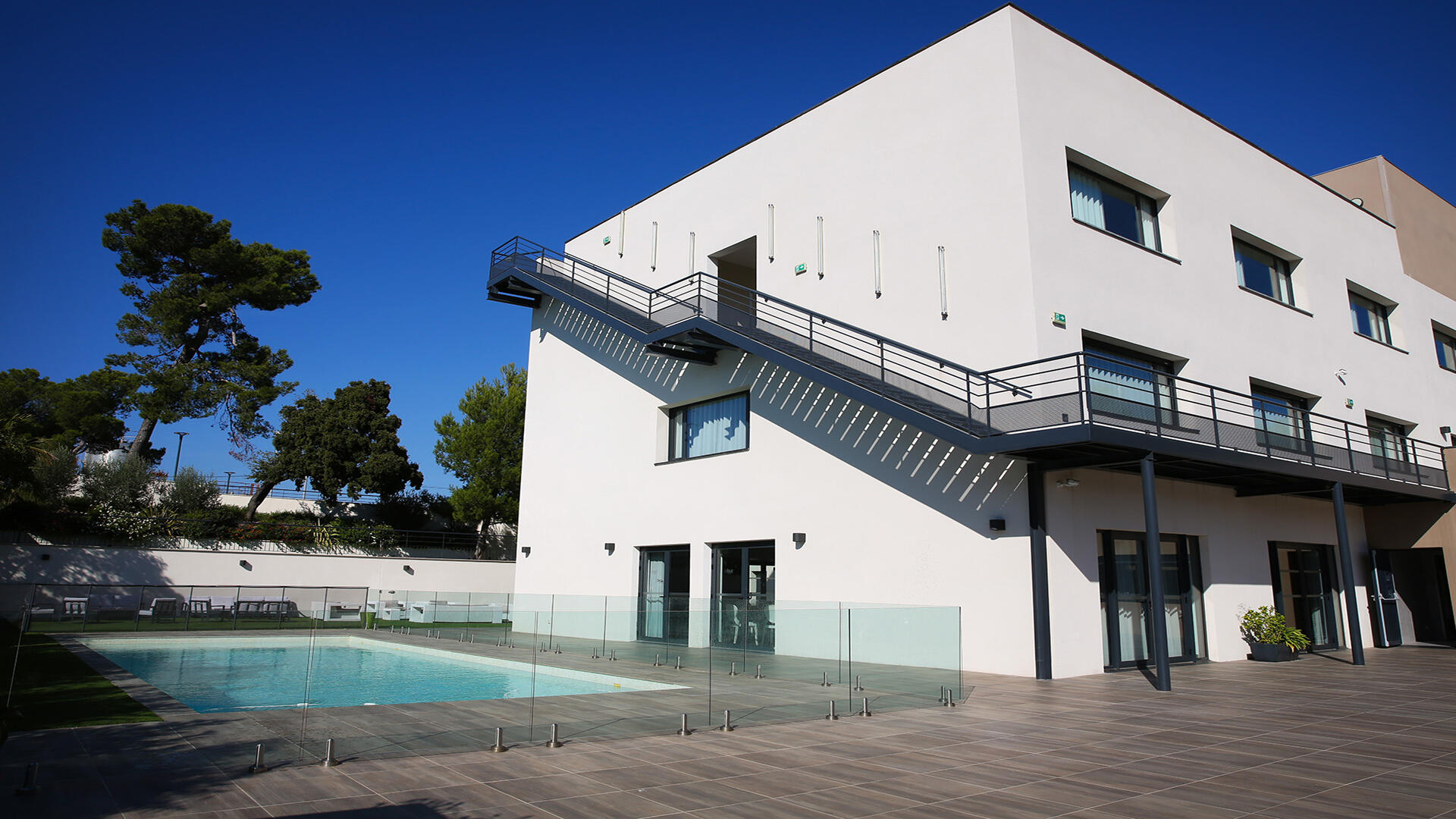 le Buz exterieur piscine.jpg