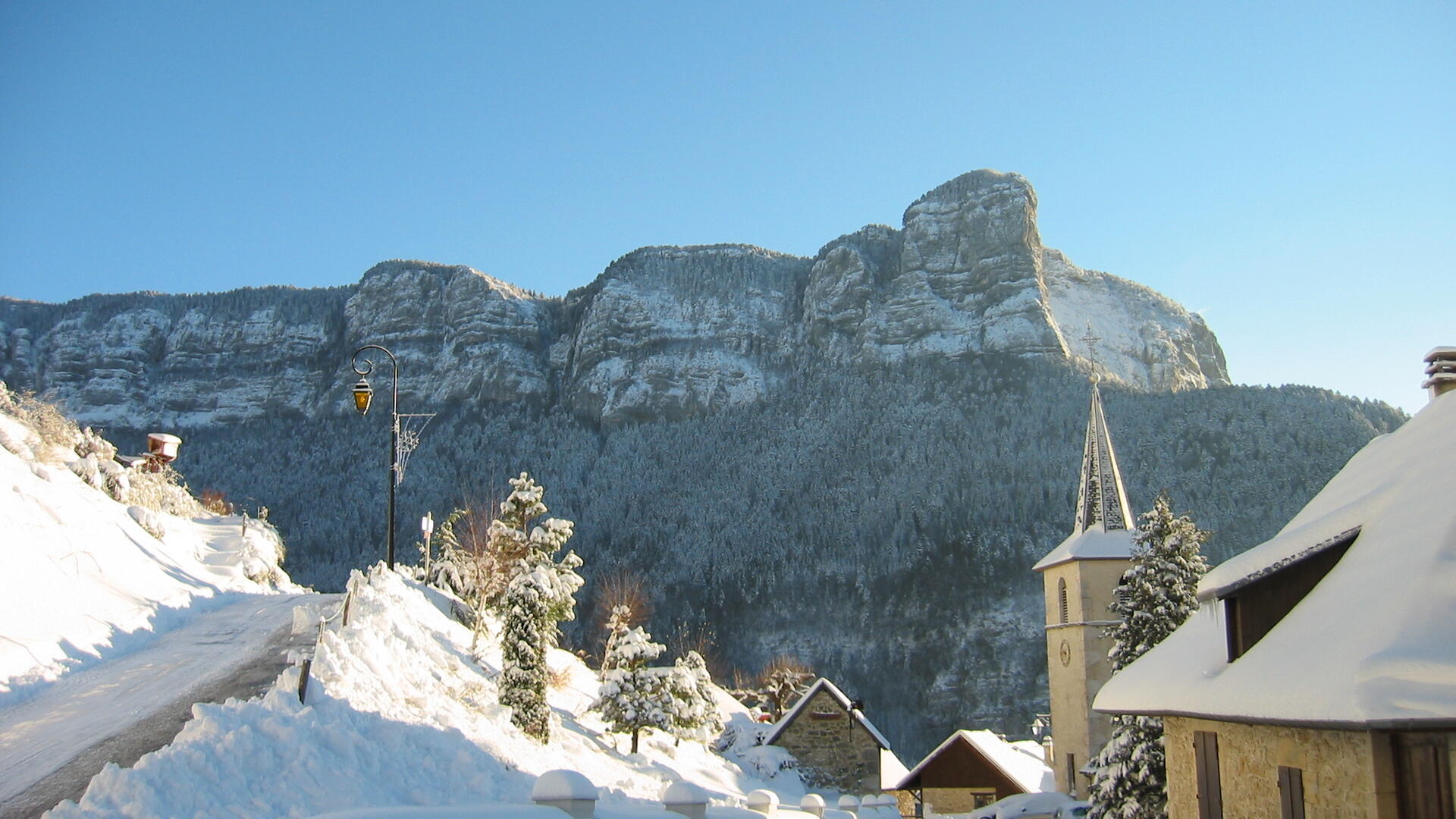Corbel sous la neige