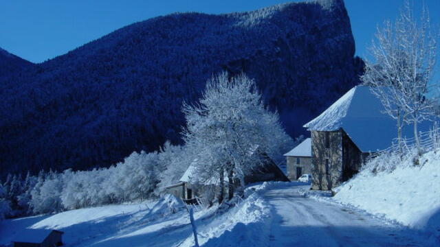 Corbel sous la neige