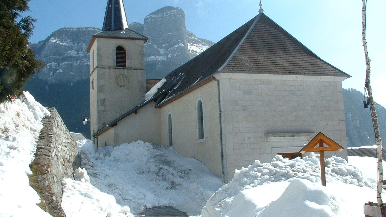 Corbel sous la neige