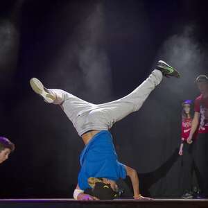 Conférence dansée « Des origines du hip hop jusqu’à aujourd’hui » Conférence dansée « Des origines du hip hop jusqu’à aujourd’hui »