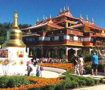 LE TEMPLE BOUDHISTE LERAB LING