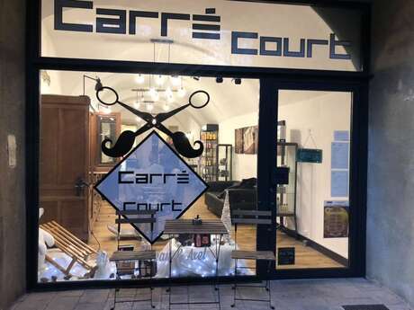 COIFFEUR "CARRÉ-COURT"