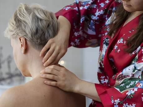 SEANCE DE MASSAGE A LA P'TITE FRIPERIE