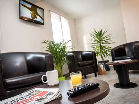 BRIT HOTEL MENDE ESSENTIEL