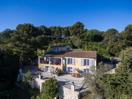 Le Port d'Attache Le Port d'Attache