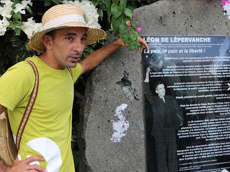 ZARLOR GUIDED TOUR OF THE TOWN - LE PORT - IN THE FOOTSTEPS OF DESERT PIONEERS